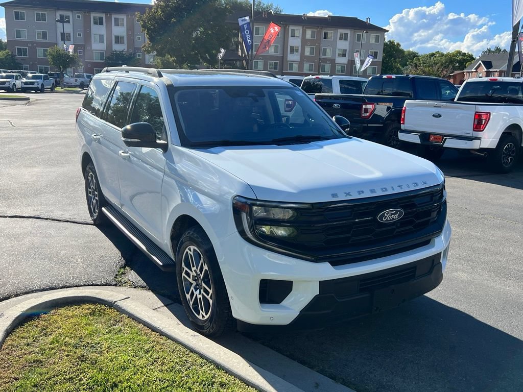 Certified 2025 Ford Expedition Active AWD/4WD image 5