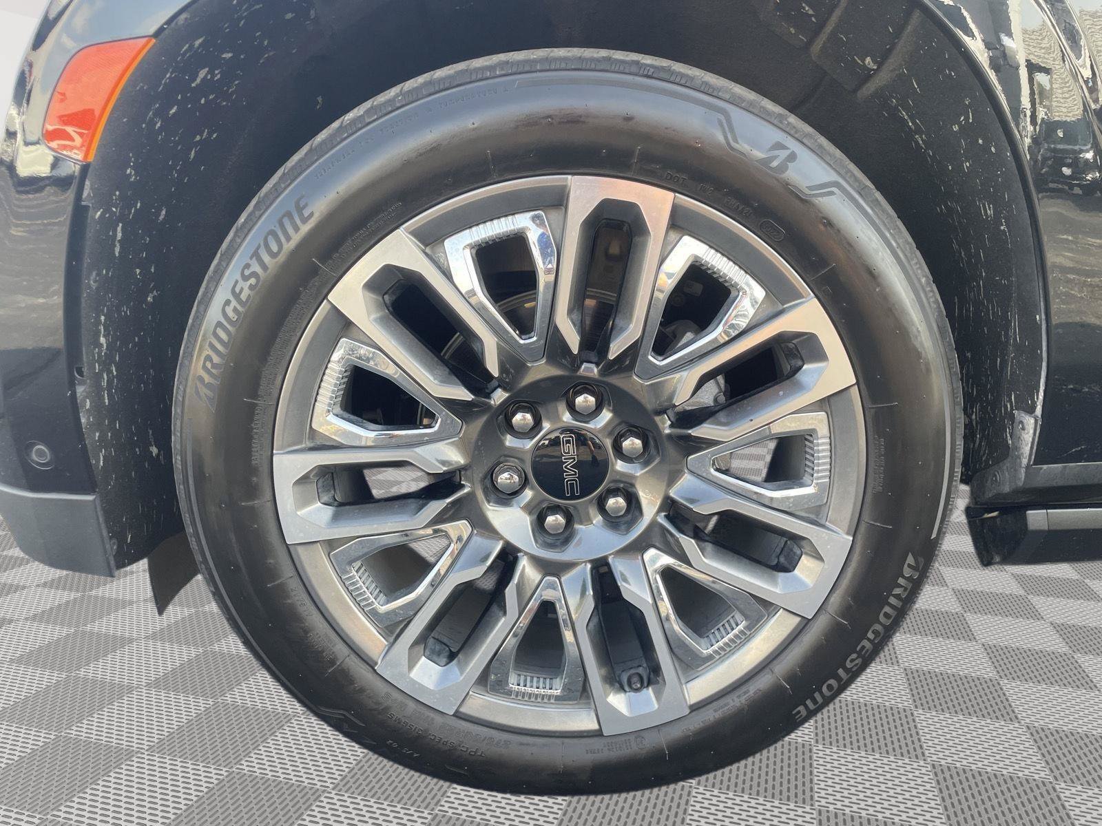 Used 2023 GMC Yukon XL Denali Ultimate AWD/4WD image 10