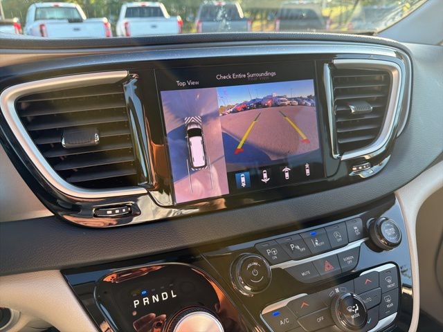Used 2020 Chrysler Pacifica Touring-L w/ Advanced Safetytec Group FWD image 4