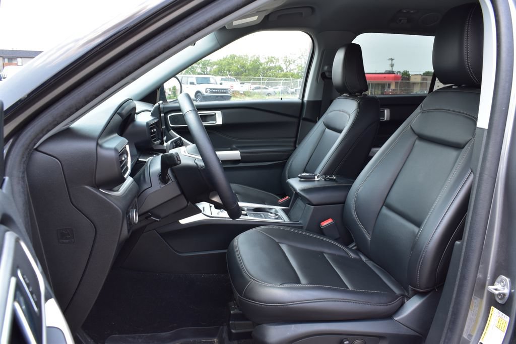 Certified 2023 Ford Explorer XLT w/ Equipment Group 202A AWD/4WD image 6