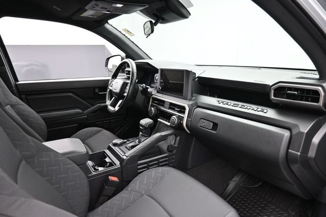 Used 2024 Toyota Tacoma SR w/ SR Upgrade Package AWD/4WD image 26