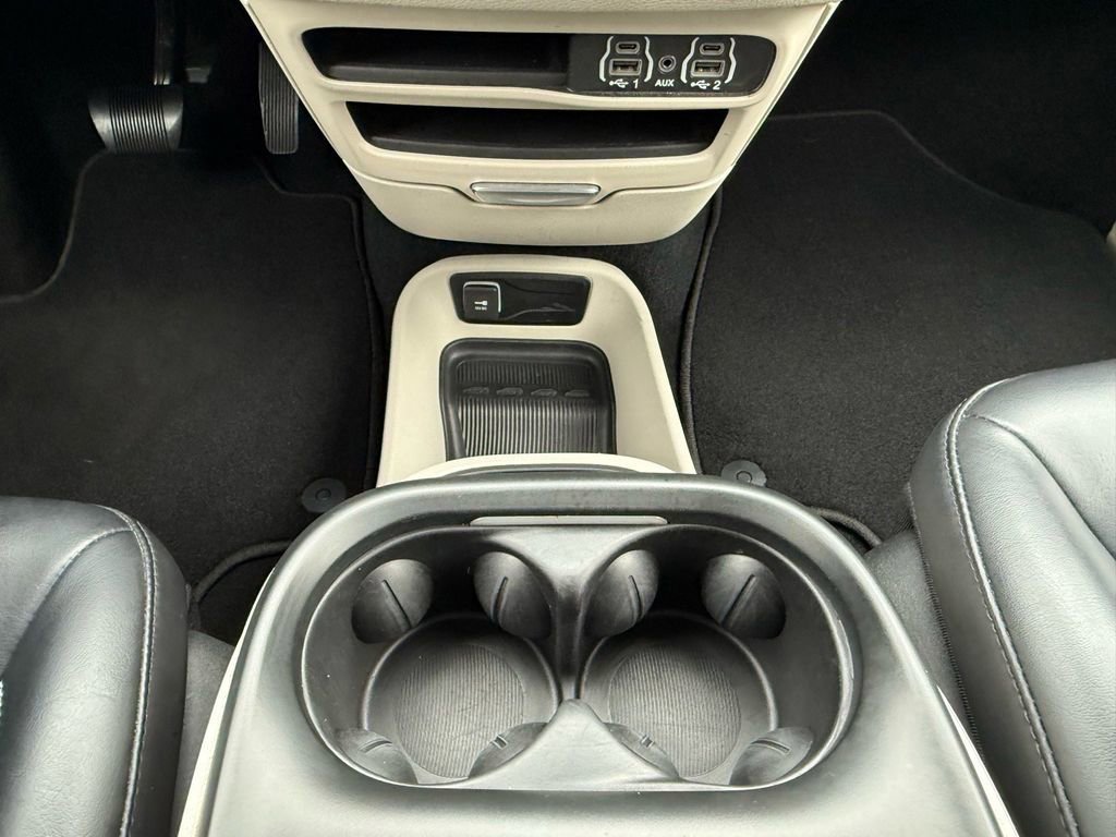 Used 2023 Chrysler Pacifica Touring-L image 22
