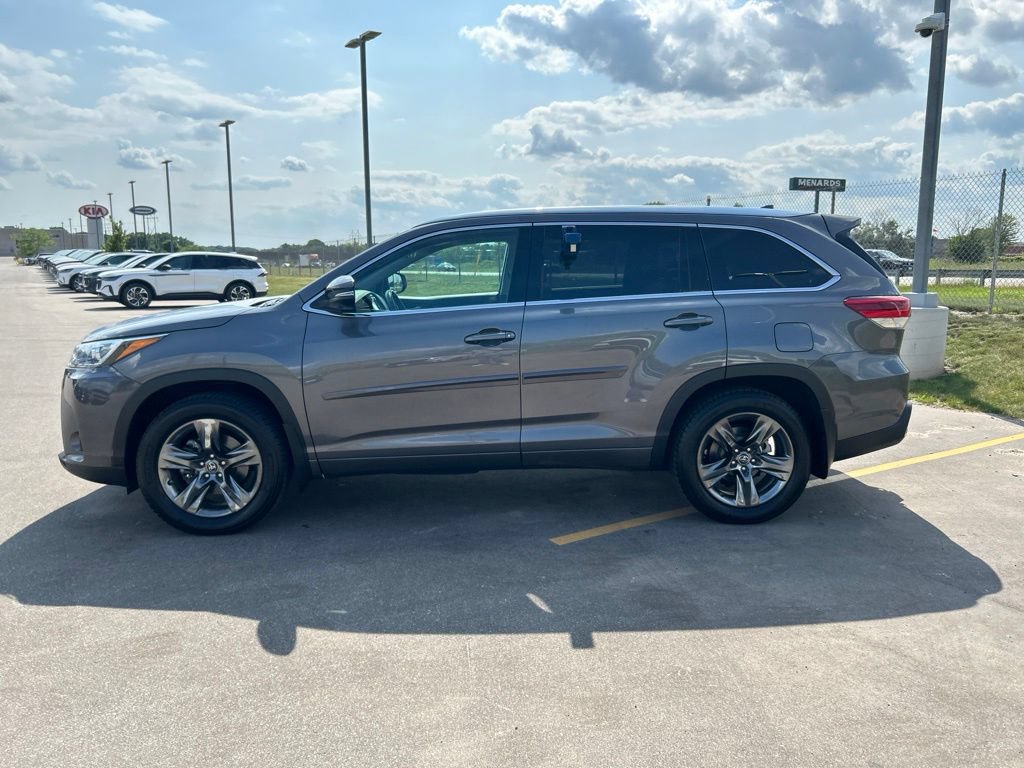 Used 2018 Toyota Highlander Limited Platinum AWD/4WD image 10