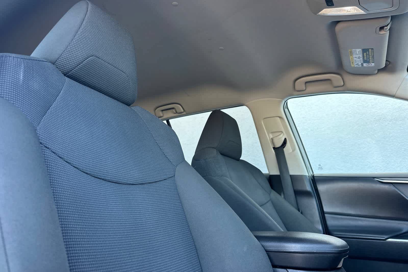 Used 2022 Toyota RAV4 LE AWD/4WD image 18
