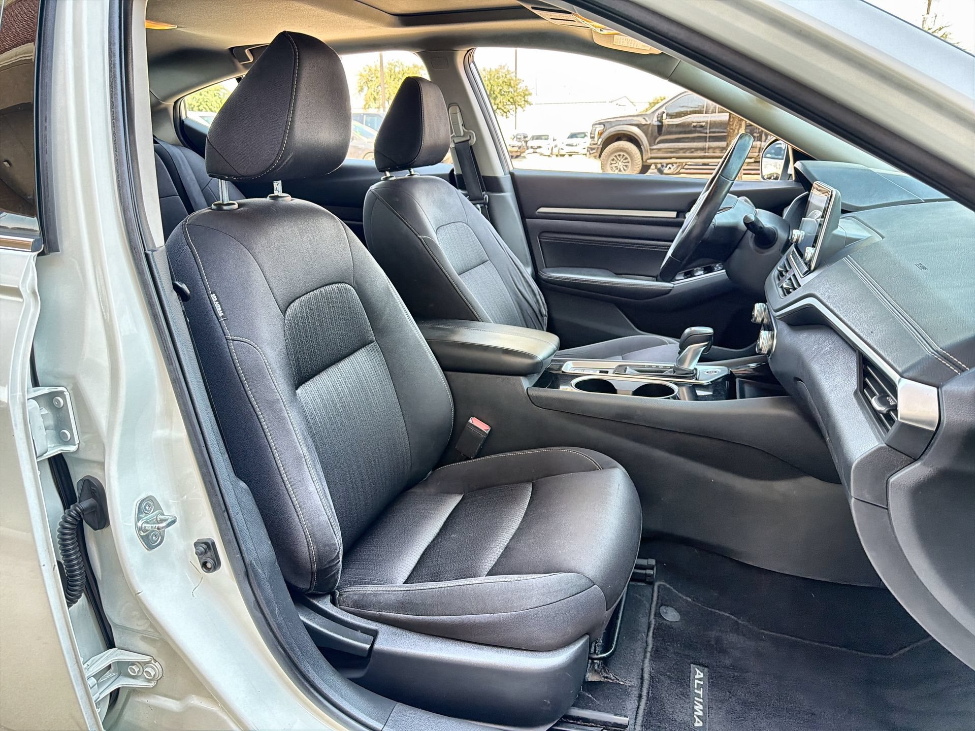 Used 2020 Nissan Altima 2.5 SV FWD image 24