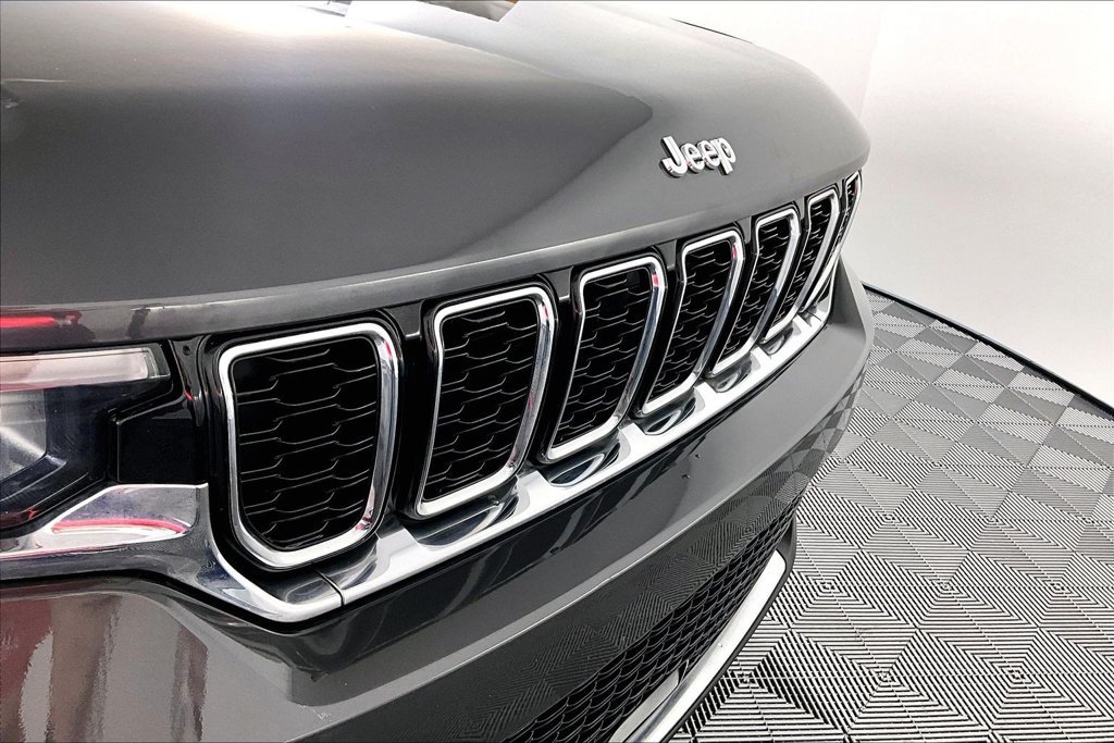 Used 2023 Jeep Grand Cherokee Limited RWD image 30