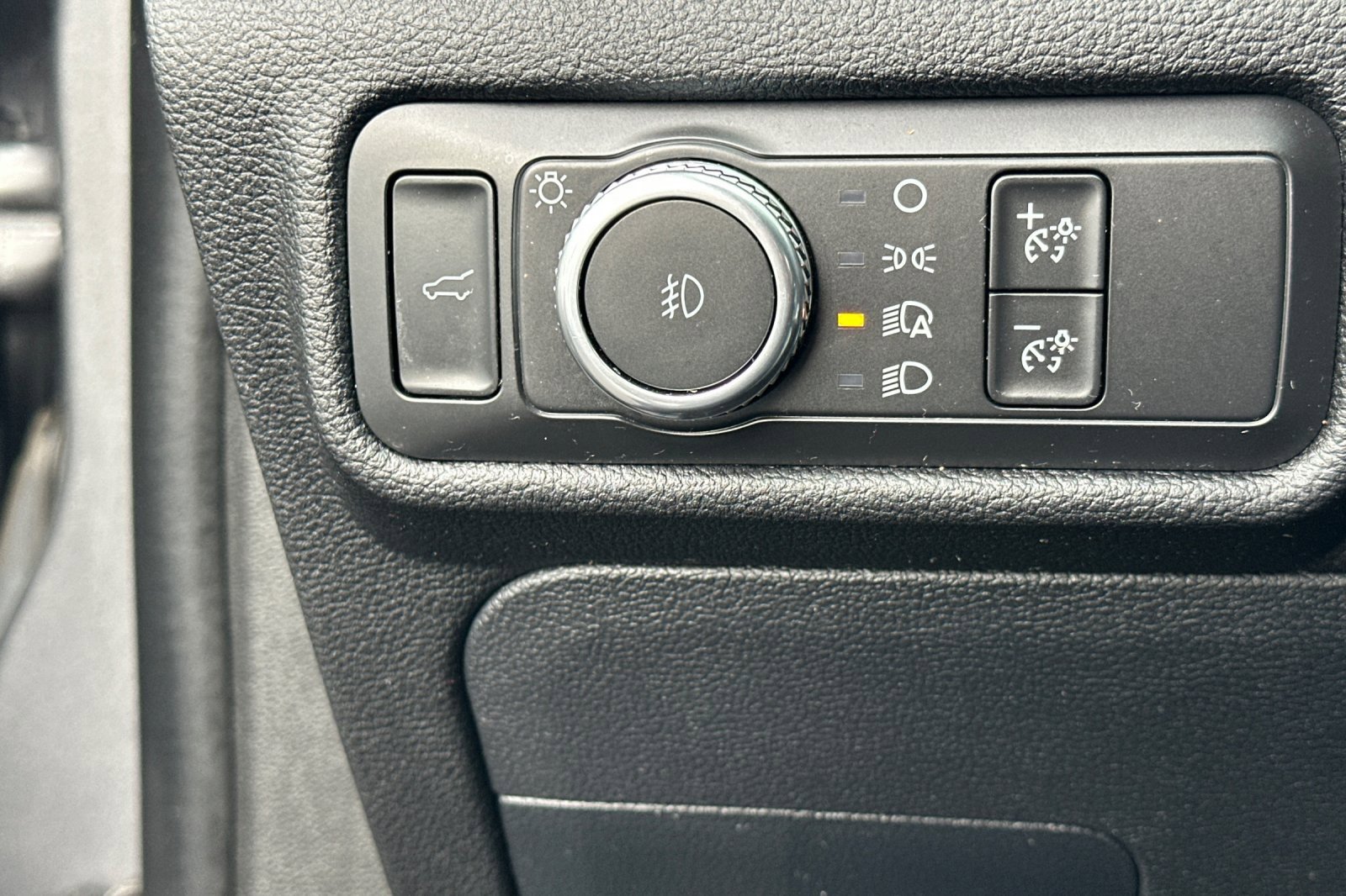 Certified 2021 Ford Explorer XLT w/ Equipment Group 202A image 31