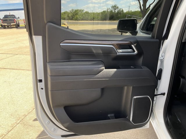 Used 2025 Chevrolet Silverado 1500 LT w/ Safety Package AWD/4WD image 13