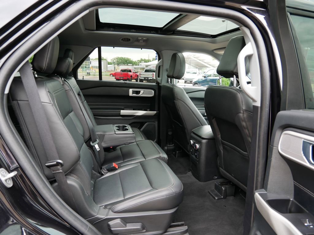 Certified 2022 Ford Explorer Limited w/ Equipment Group 301A AWD/4WD image 9