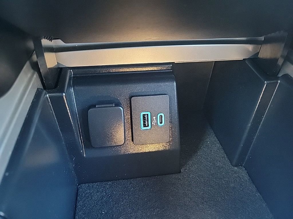 Certified 2023 Ford Explorer XLT w/ Class IV Trailer Tow Package image 31