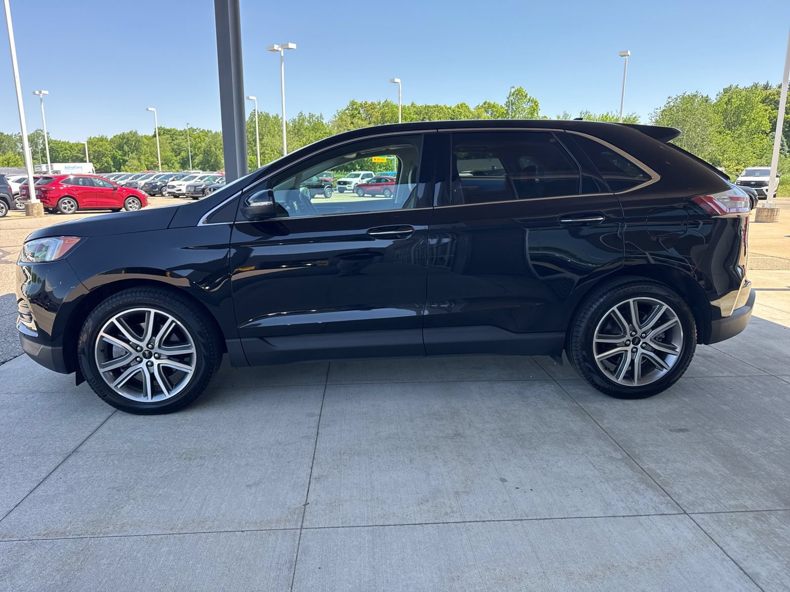 Certified 2024 Ford Edge Titanium w/ Equipment Group 301A AWD/4WD image 5