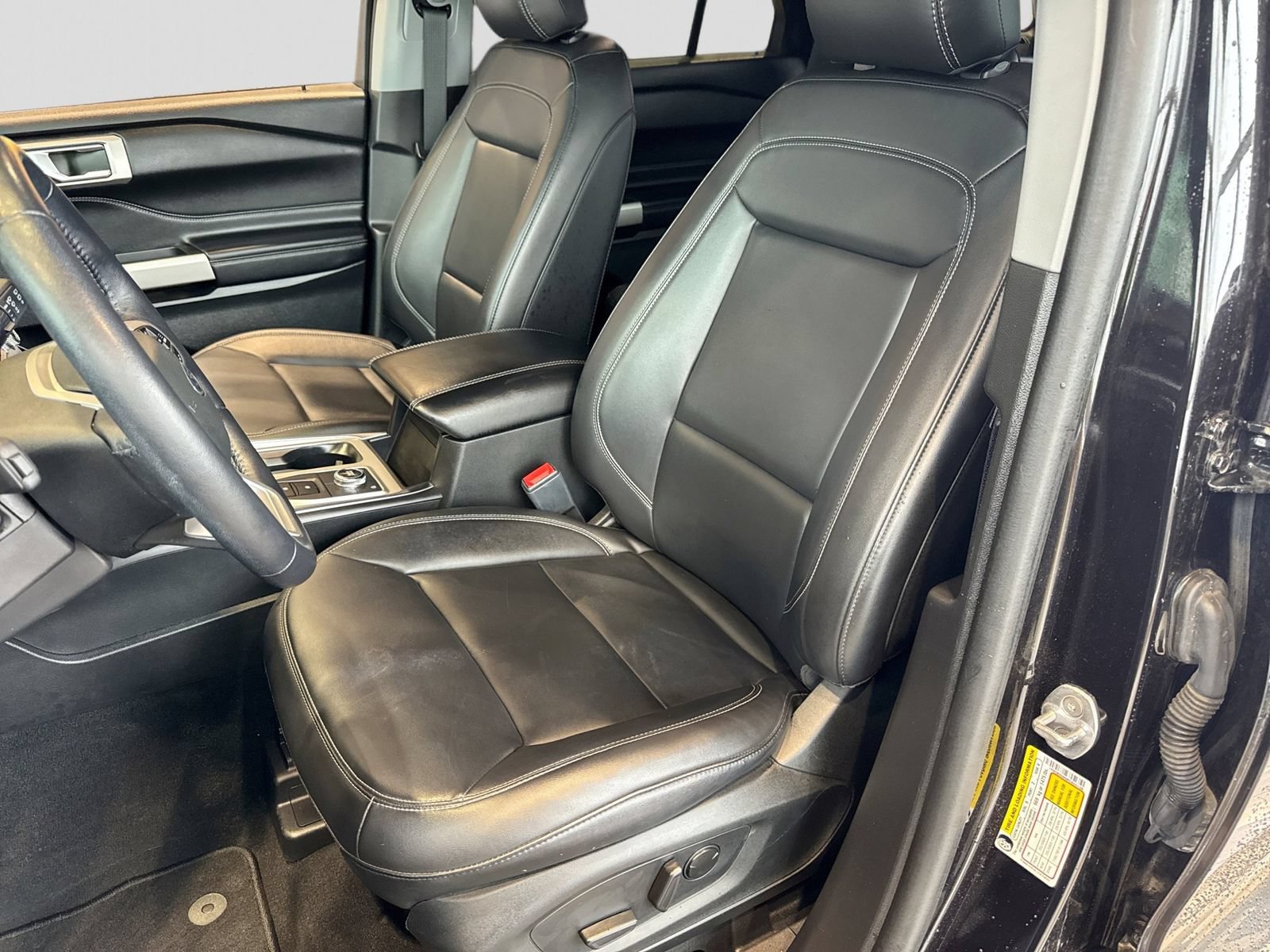 Certified 2023 Ford Explorer XLT w/ Equipment Group 202A AWD/4WD image 16