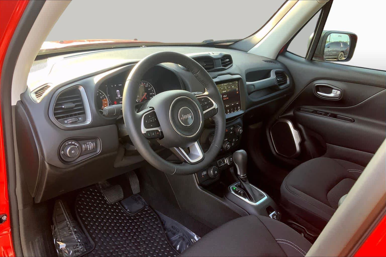 Used 2023 Jeep Renegade Latitude w/ Sun/Sound Group AWD/4WD image 17
