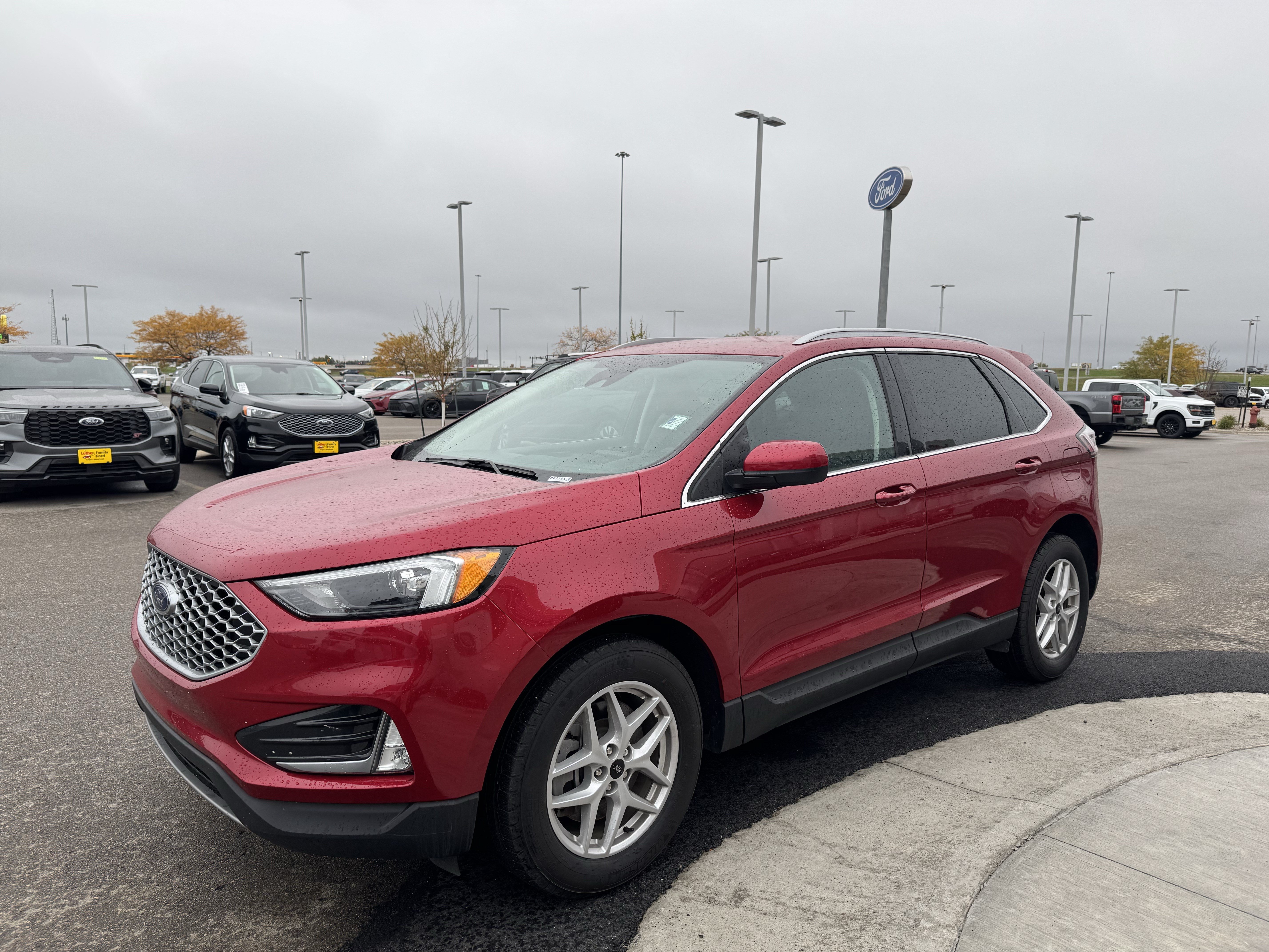 Certified 2024 Ford Edge SEL w/ Convenience Package AWD/4WD image 3