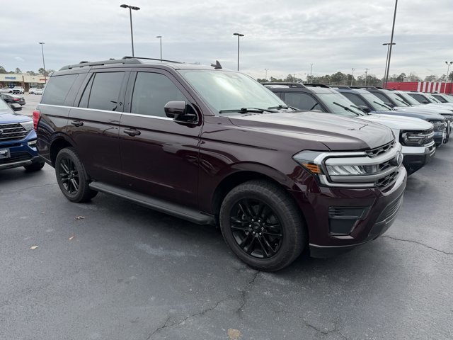 Certified 2024 Ford Expedition XLT image 3