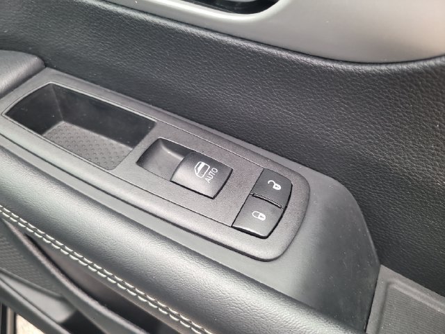 Used 2025 Chrysler Pacifica Limited FWD image 31