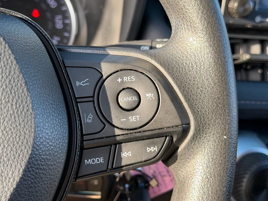 Used 2021 Toyota RAV4 LE FWD image 26