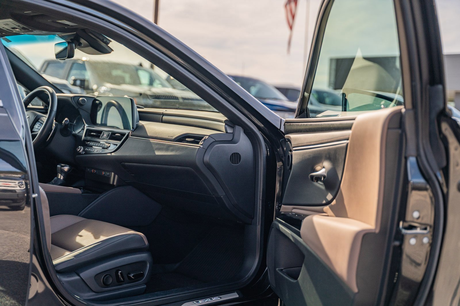 Used 2023 Lexus ES 350 w/ Premium Package image 20