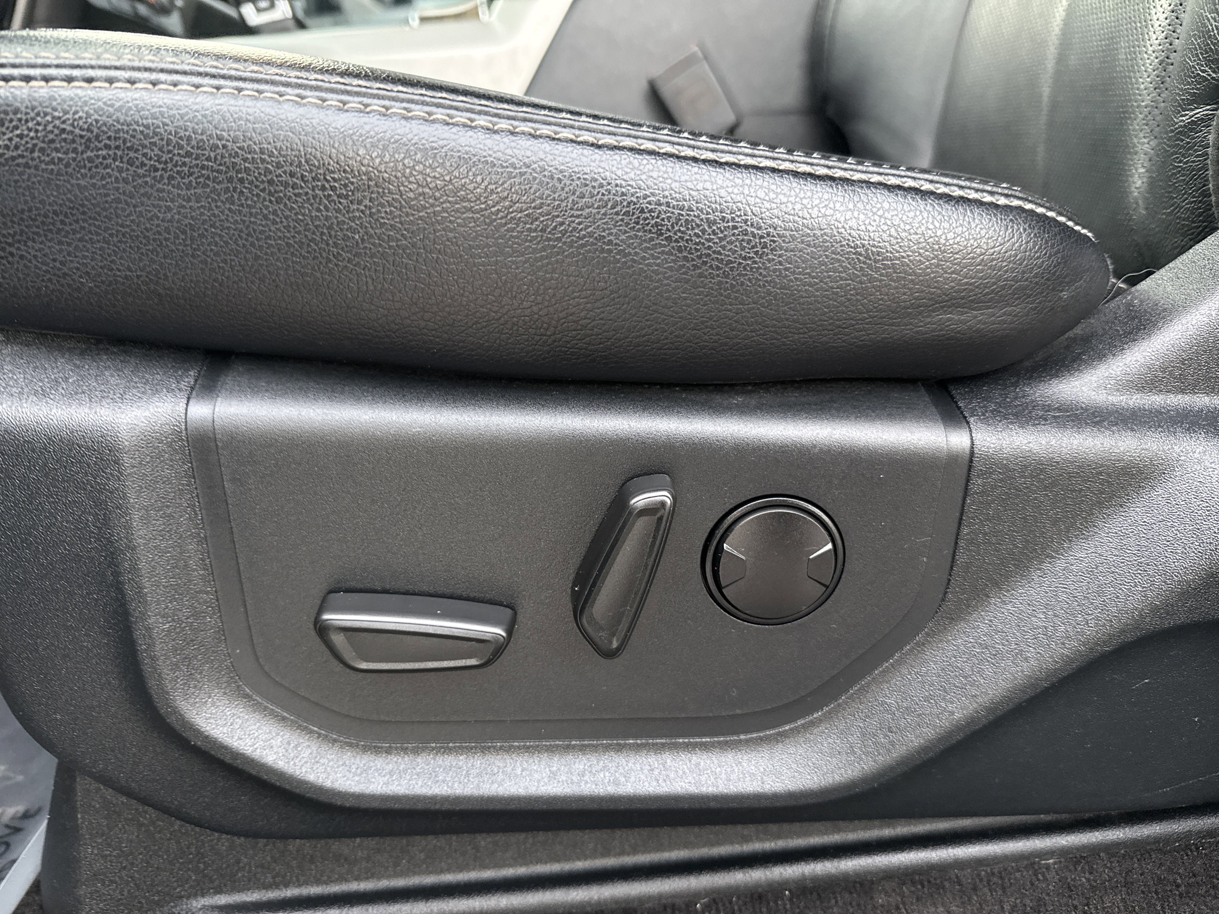 Certified 2019 Ford F150 Lariat w/ Equipment Group 502A Luxury image 14