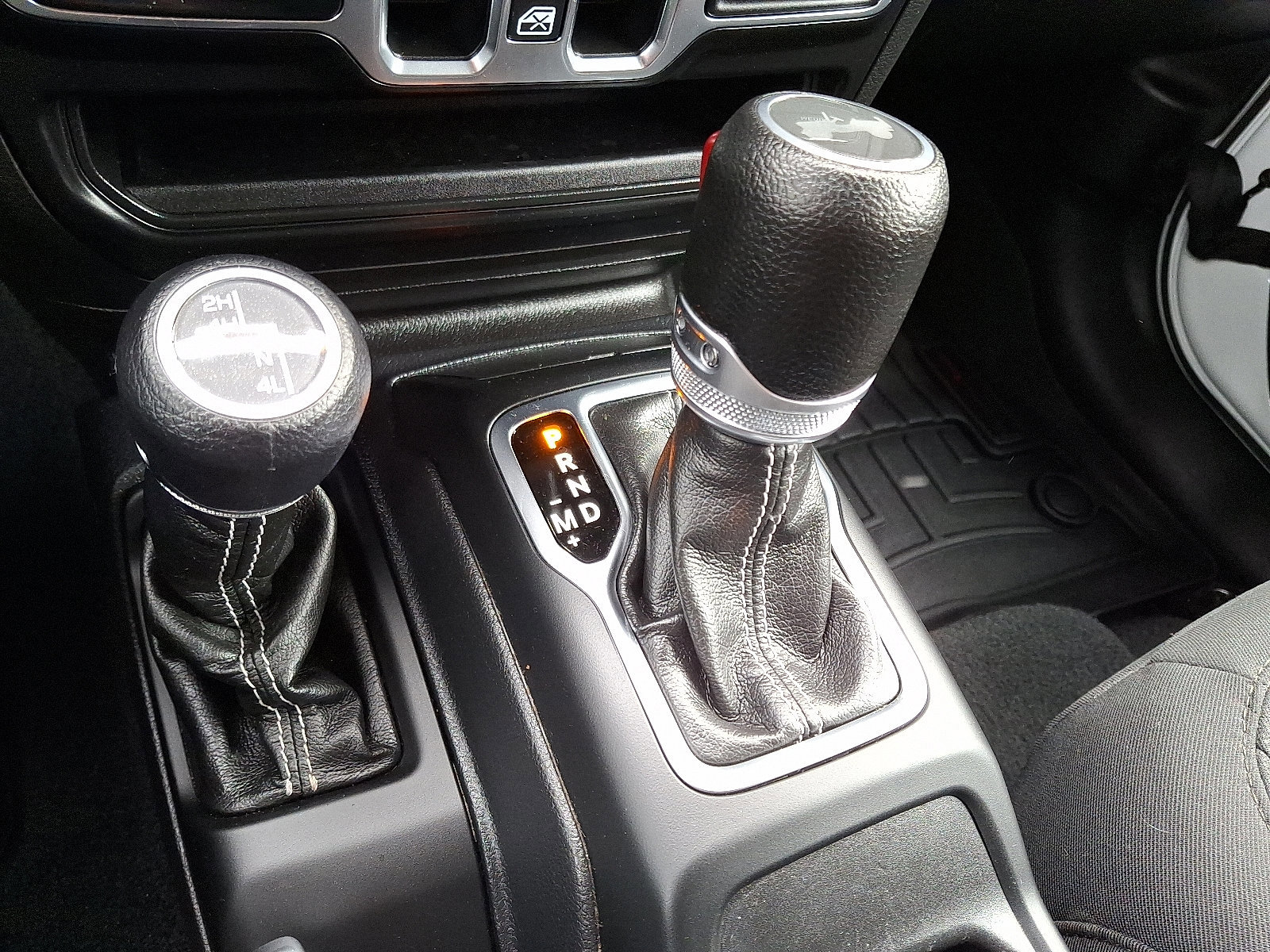 Used 2023 Jeep Wrangler Sahara image 22