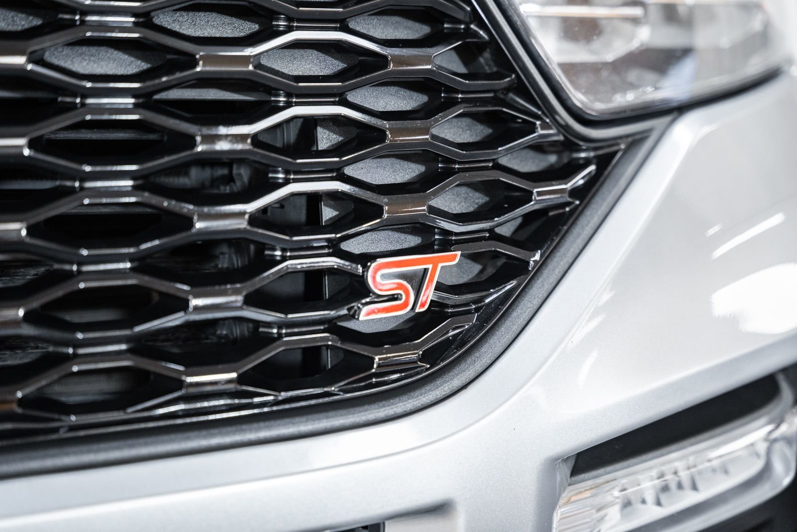 Certified 2020 Ford Explorer ST w/ ST Street Pack image 9