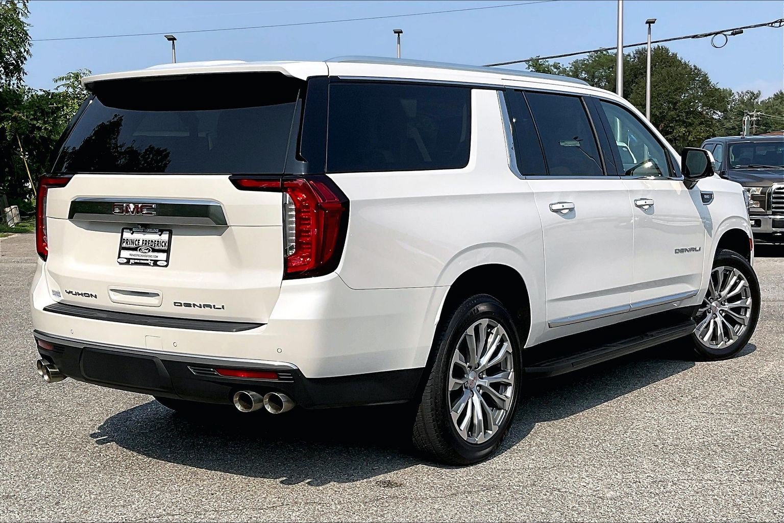 Used 2023 GMC Yukon XL Denali w/ Max Trailering Package AWD/4WD image 13