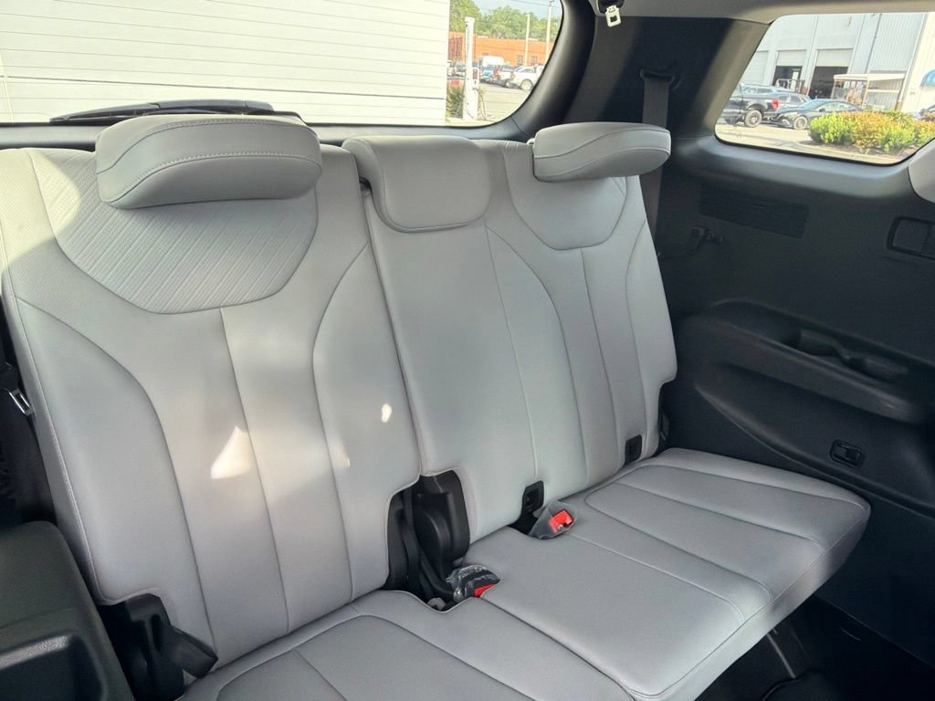 Used 2025 Hyundai Palisade SEL FWD image 28