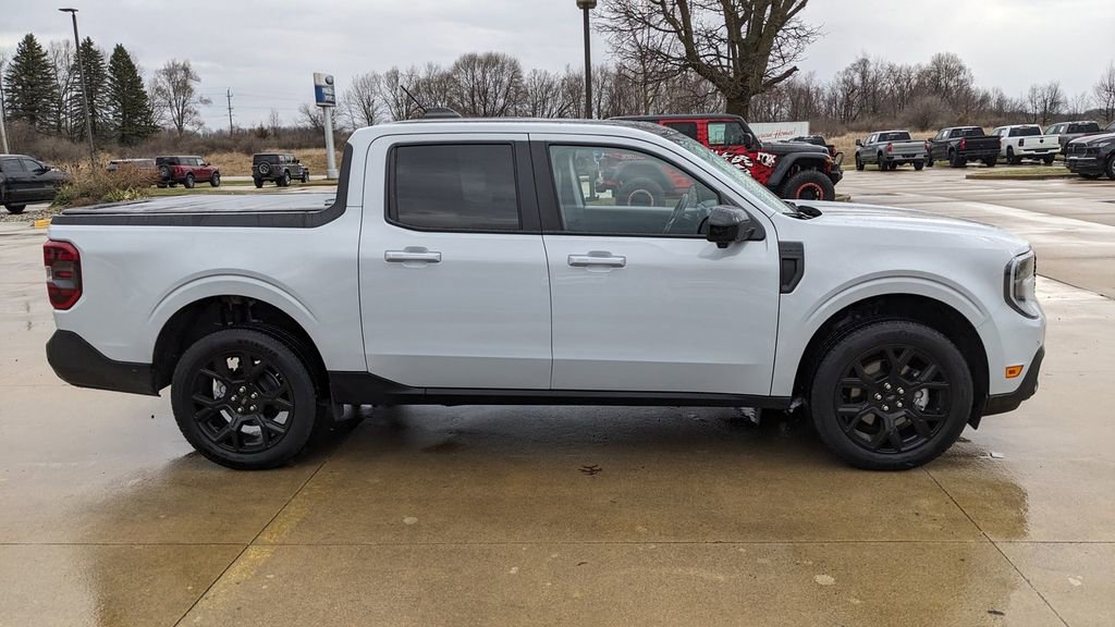 Certified 2025 Ford Maverick Lariat w/ Black Appearance Package image 2