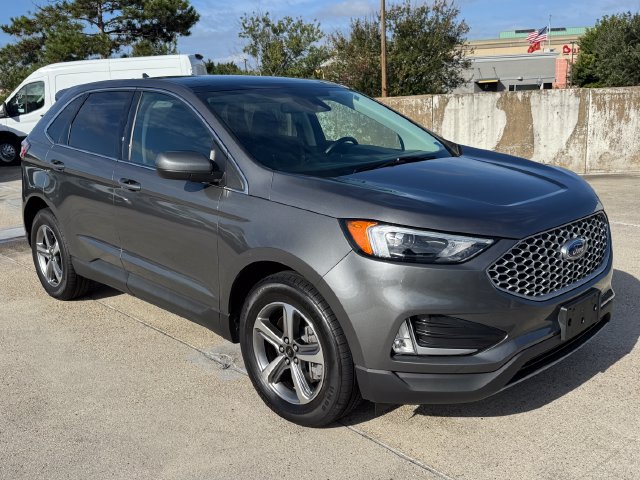 Certified 2023 Ford Edge SEL w/ Convenience Package AWD/4WD image 3