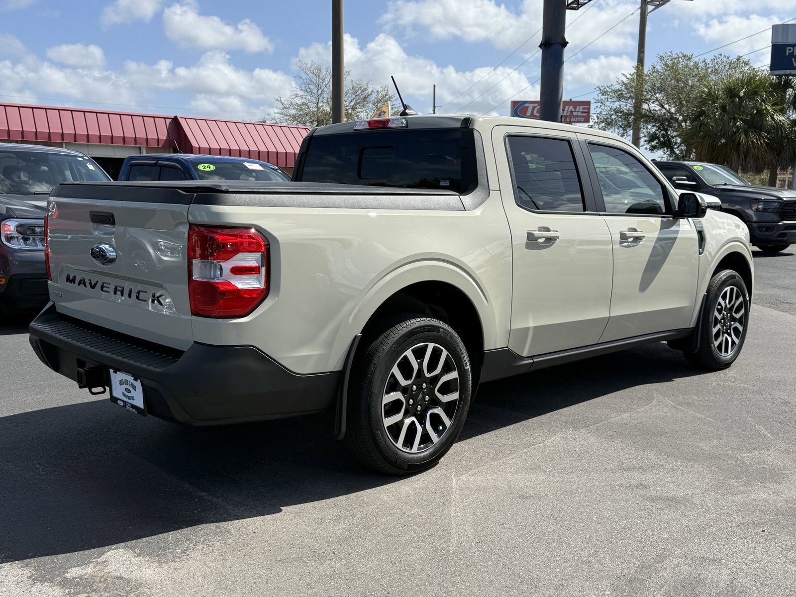 Certified 2024 Ford Maverick Lariat image 5
