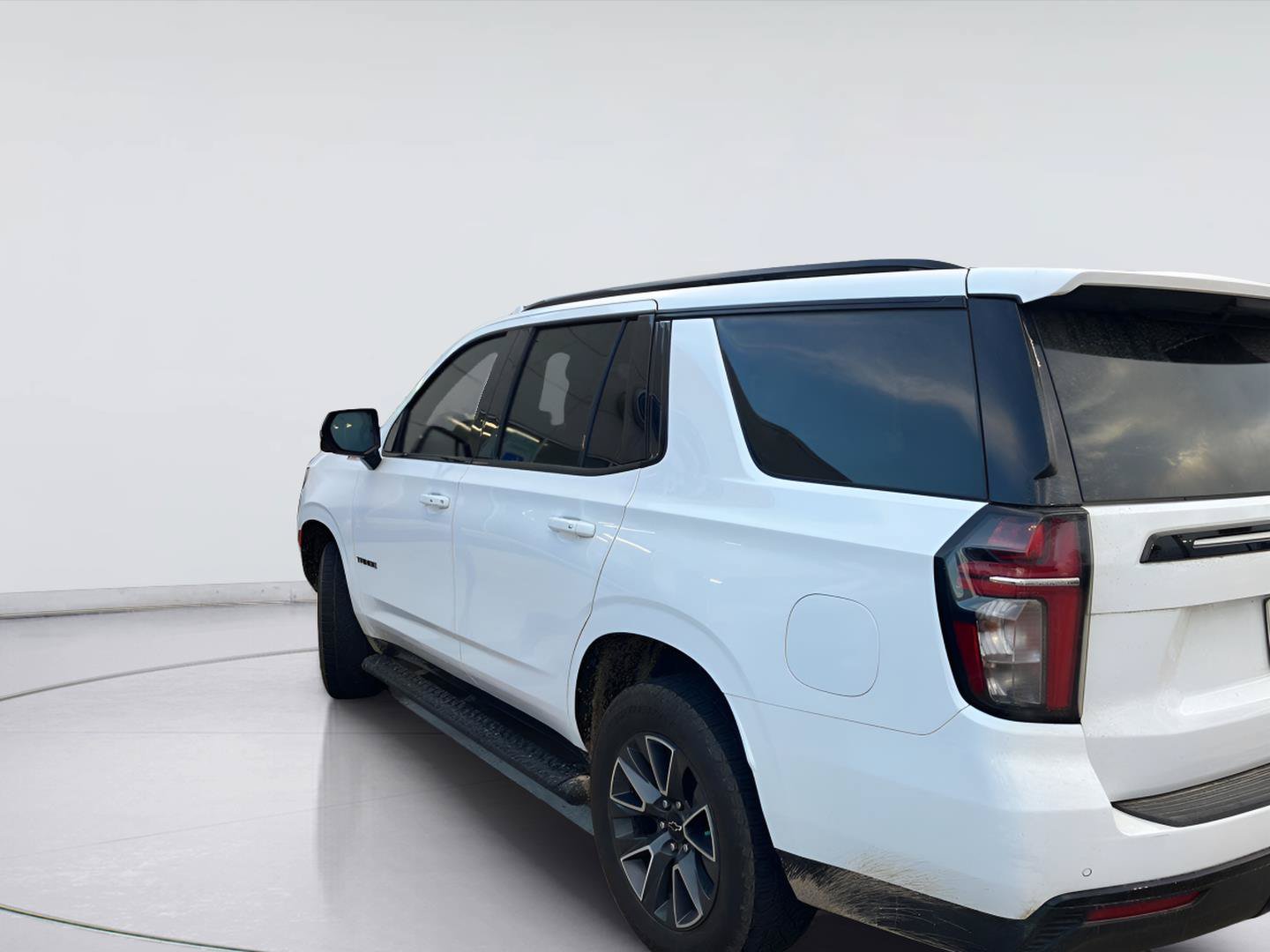 Used 2023 Chevrolet Tahoe Z71 w/ Luxury Package AWD/4WD image 7
