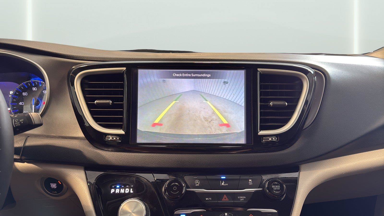 Used 2022 Chrysler Pacifica Touring-L FWD image 19