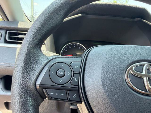 Used 2022 Toyota RAV4 LE FWD image 17