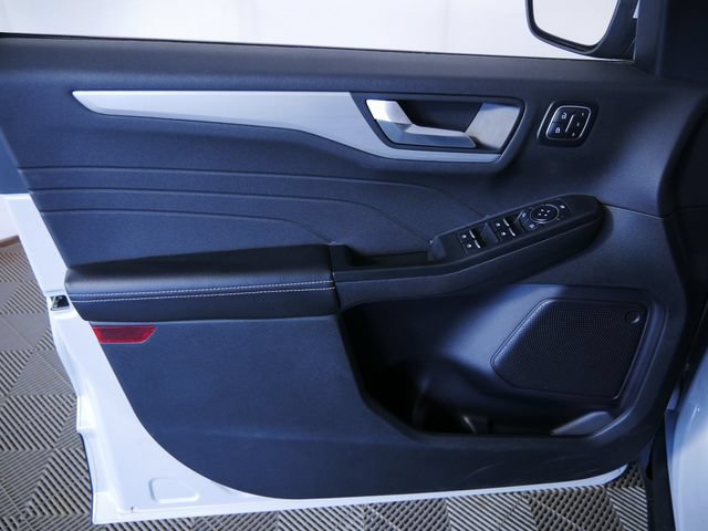Certified 2025 Ford Escape Platinum AWD/4WD image 16