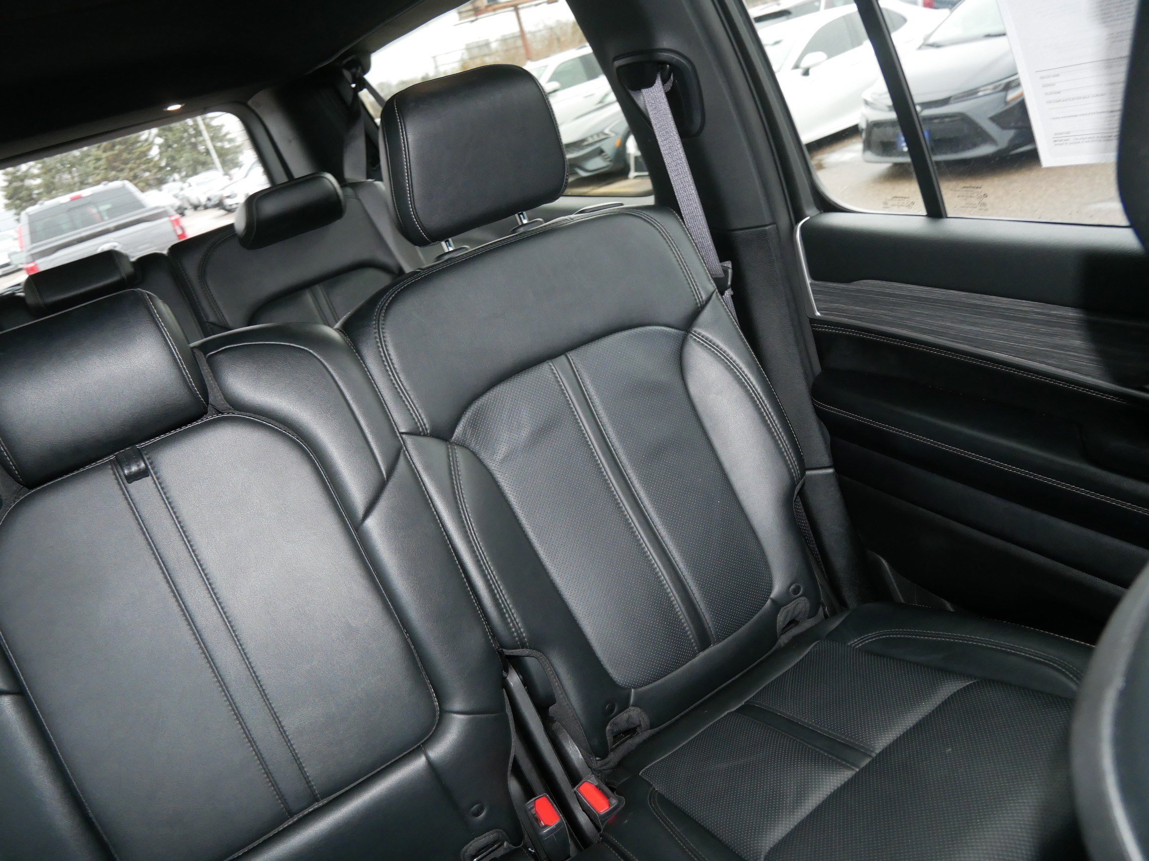 Used 2024 Jeep Wagoneer L Series II image 14