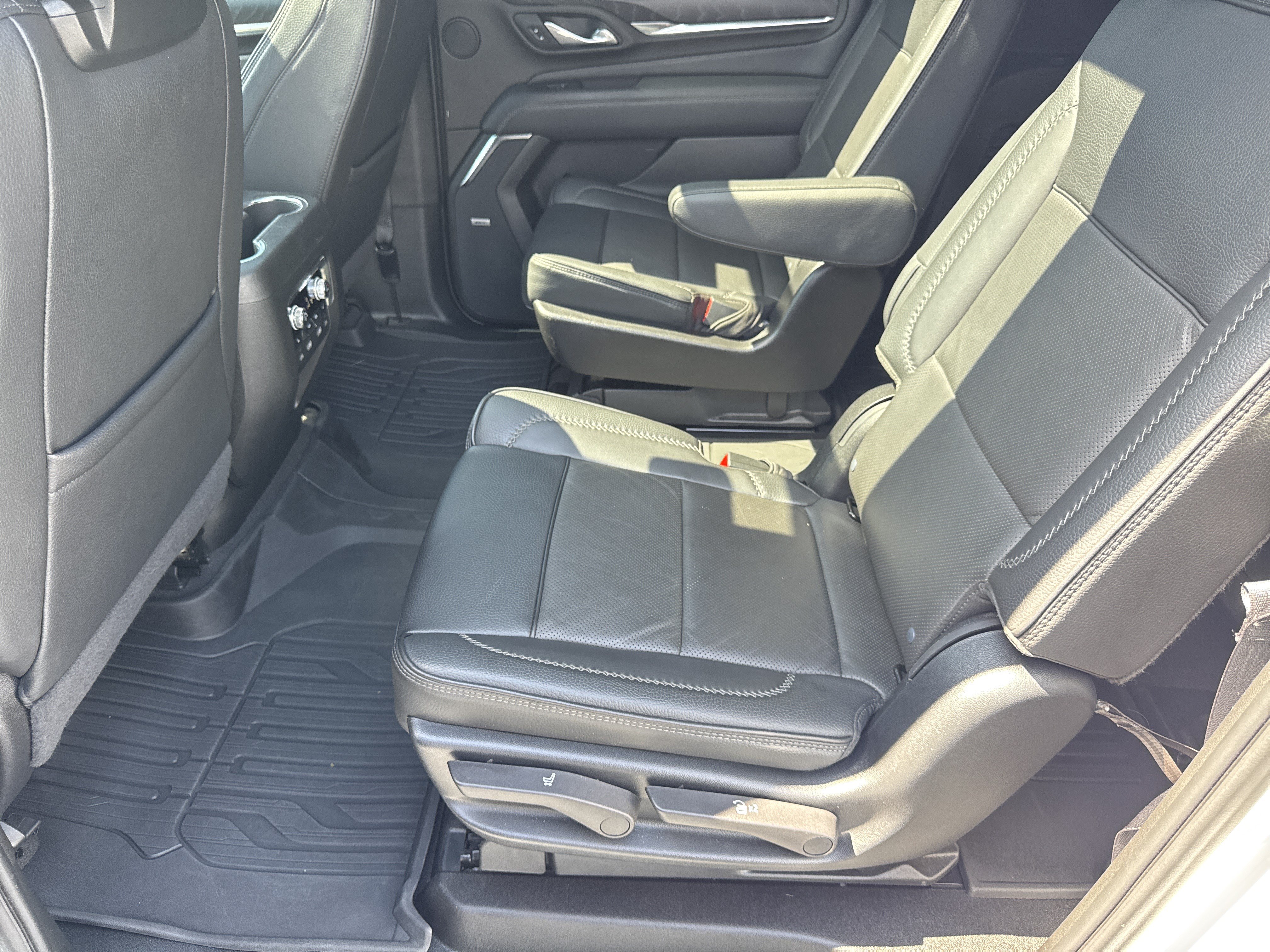Used 2024 GMC Yukon XL Denali w/ Advanced Technology Package AWD/4WD image 25