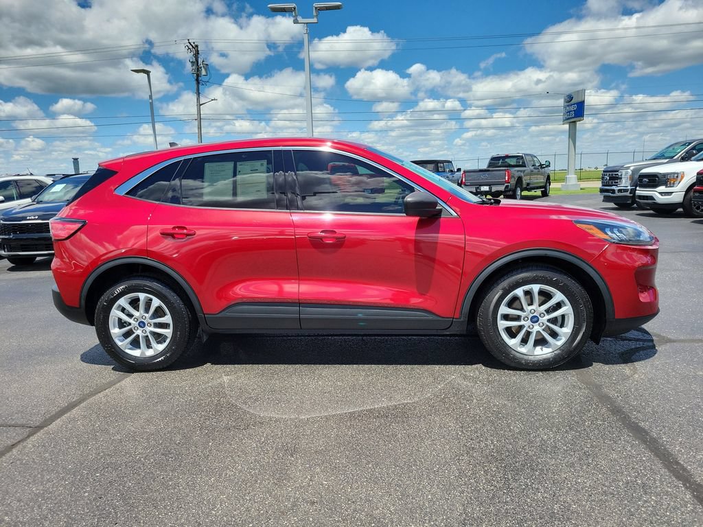 Certified 2022 Ford Escape SE w/ Cold Weather Package FWD image 3