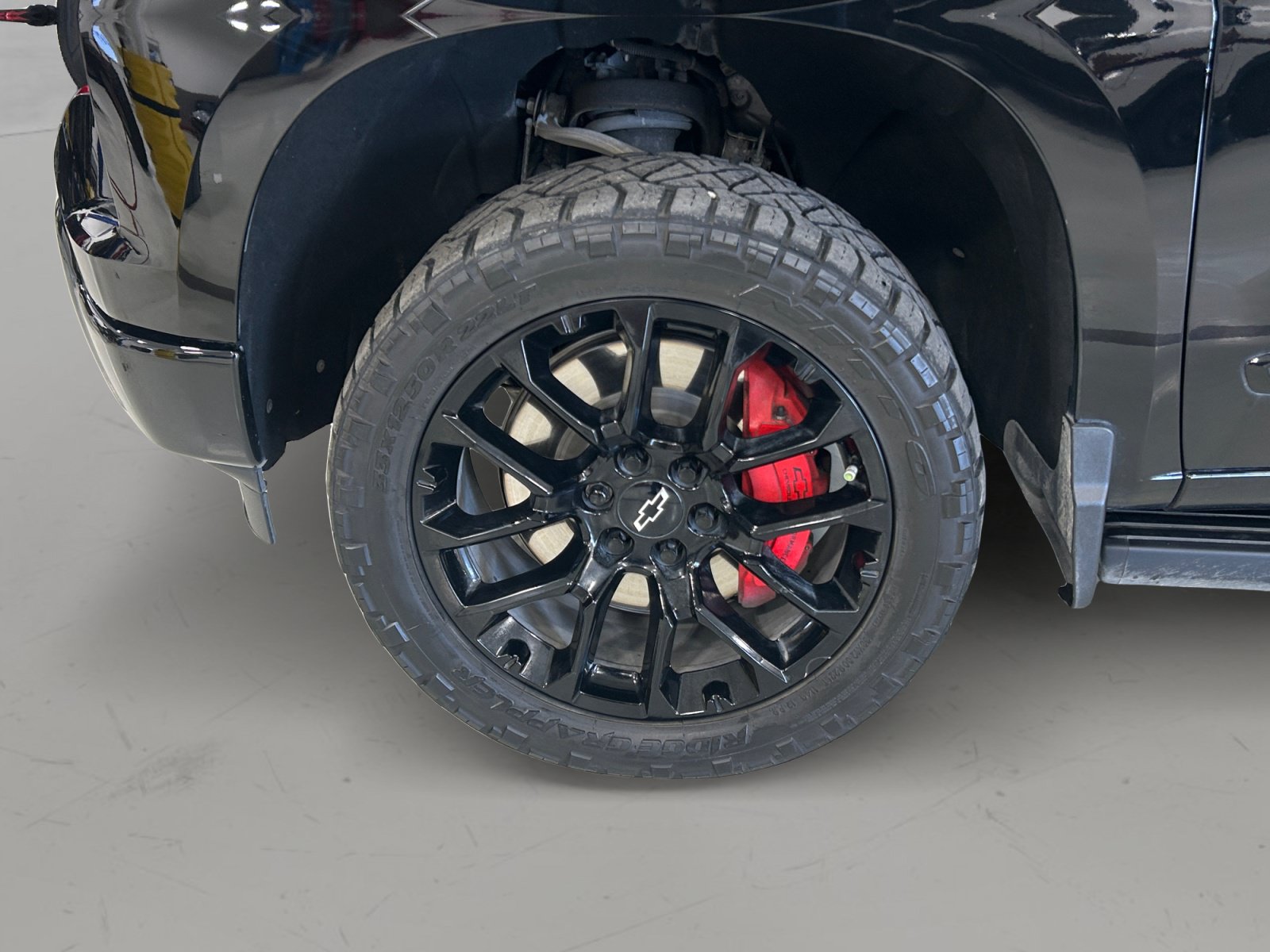 Used 2025 Chevrolet Silverado 1500 High Country w/ High Country Premium Package AWD/4WD image 9