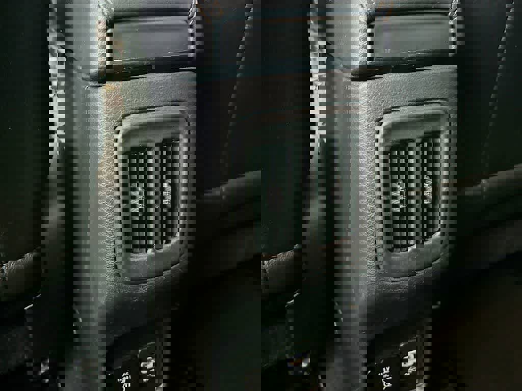 Used 2020 Jeep Compass Limited image 16