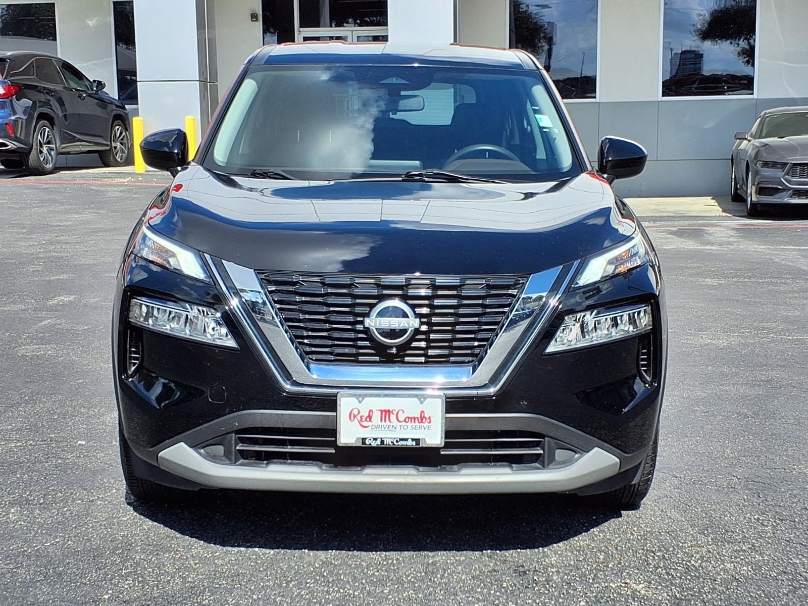 Used 2023 Nissan Rogue SV FWD image 2