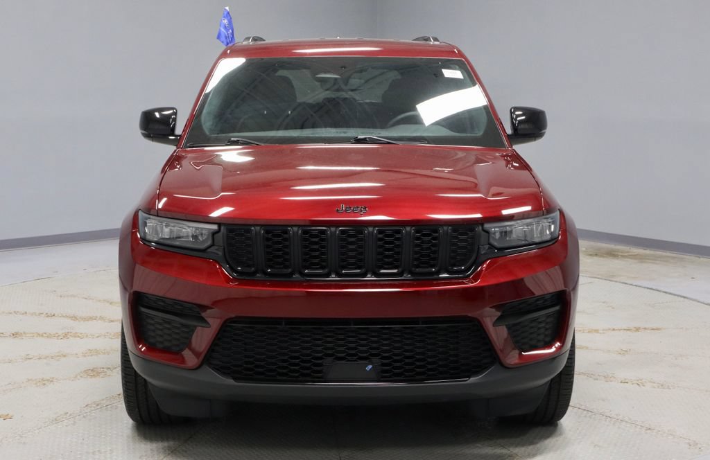 Used 2023 Jeep Grand Cherokee Altitude AWD/4WD image 7