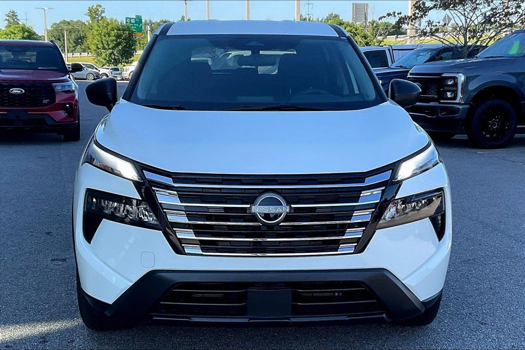 Used 2026 Nissan Rogue S FWD image 2