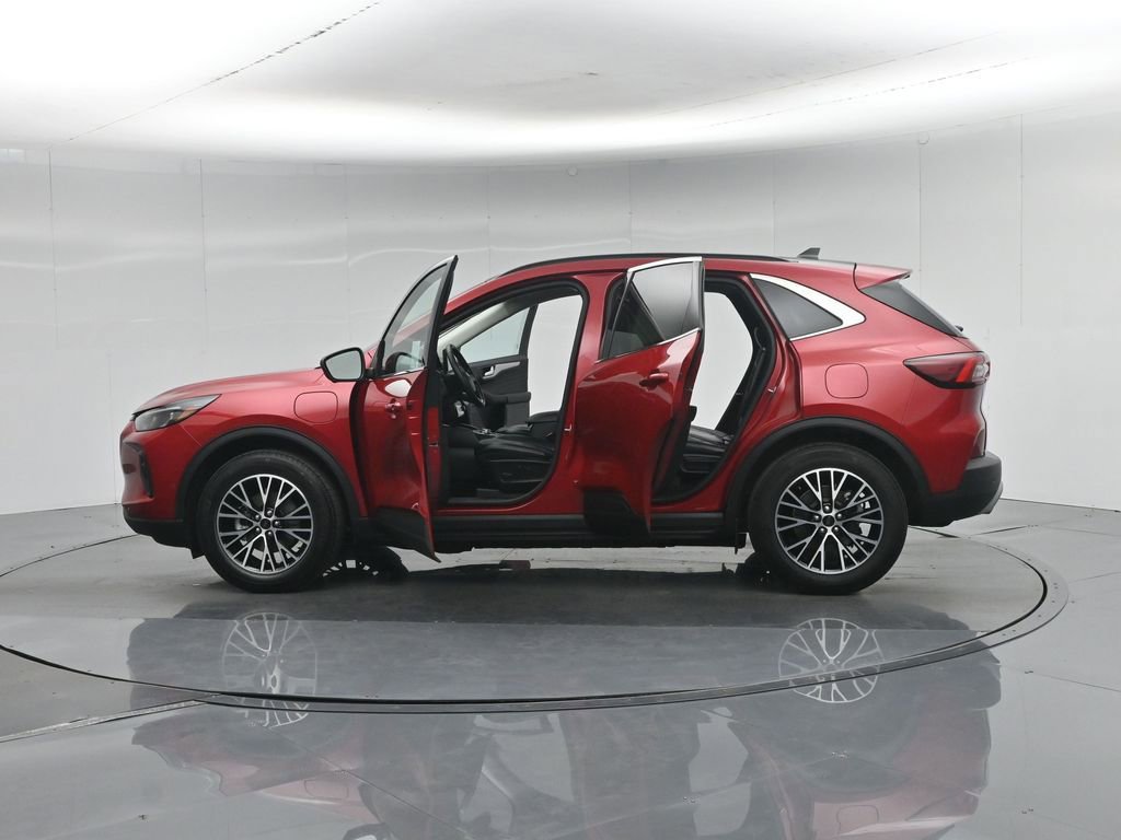 Certified 2023 Ford Escape SE w/ PHEV Premium Package FWD image 38