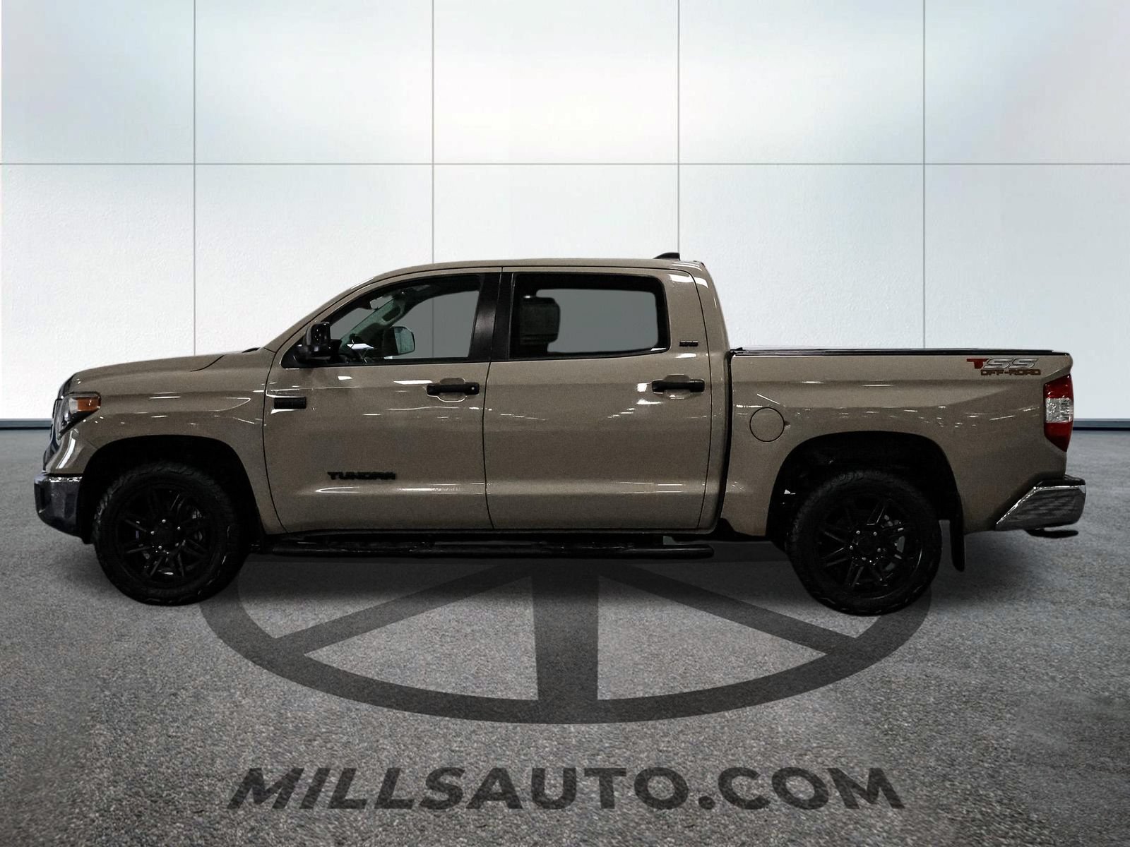 Used 2020 Toyota Tundra SR5 w/ SR5 Leather Package RWD image 3