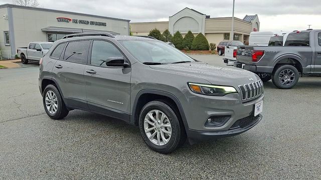 Used 2022 Jeep Cherokee Latitude Lux w/ Sun & Sound Group AWD/4WD image 2