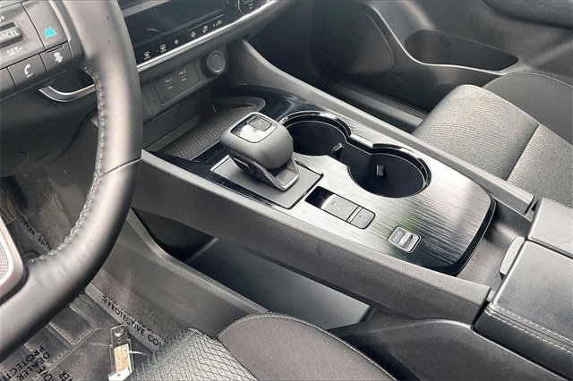 Used 2025 Nissan Rogue SV image 14