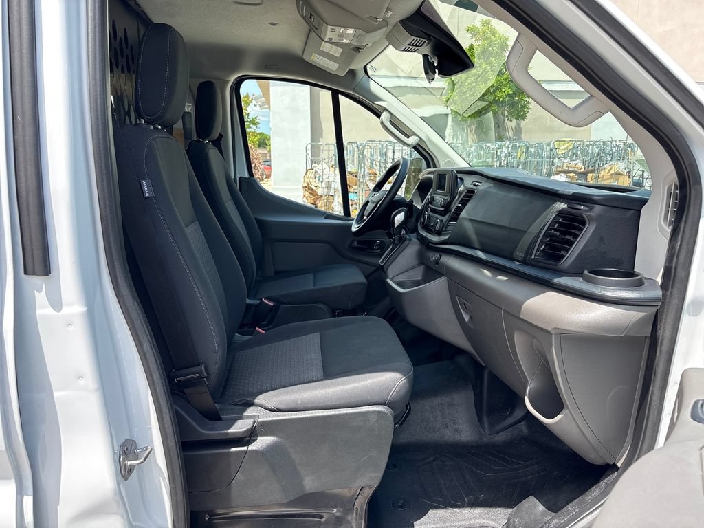 Certified 2025 Ford Transit 250 Low Roof w/ Exterior Upgrade Package RWD image 4
