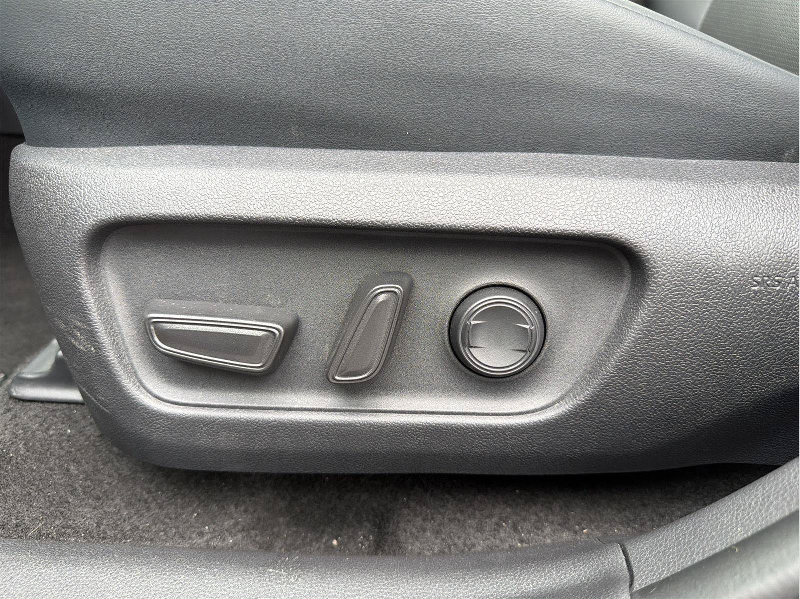 Used 2026 Toyota RAV4 XLE Premium FWD image 14