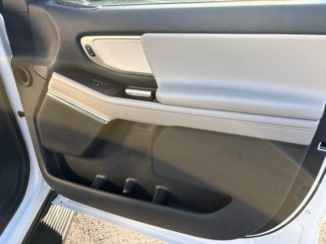 Certified 2025 Ford Expedition Active AWD/4WD image 46