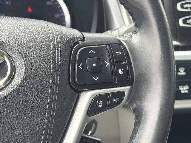 Used 2019 Toyota Highlander Plus FWD image 11